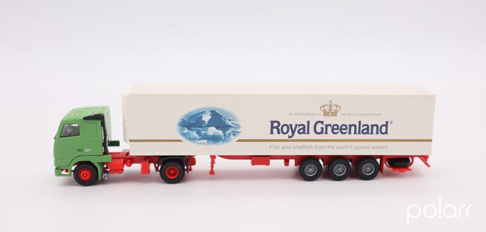 Volvo lastvogn med sættevogn 'Royal Greenland'